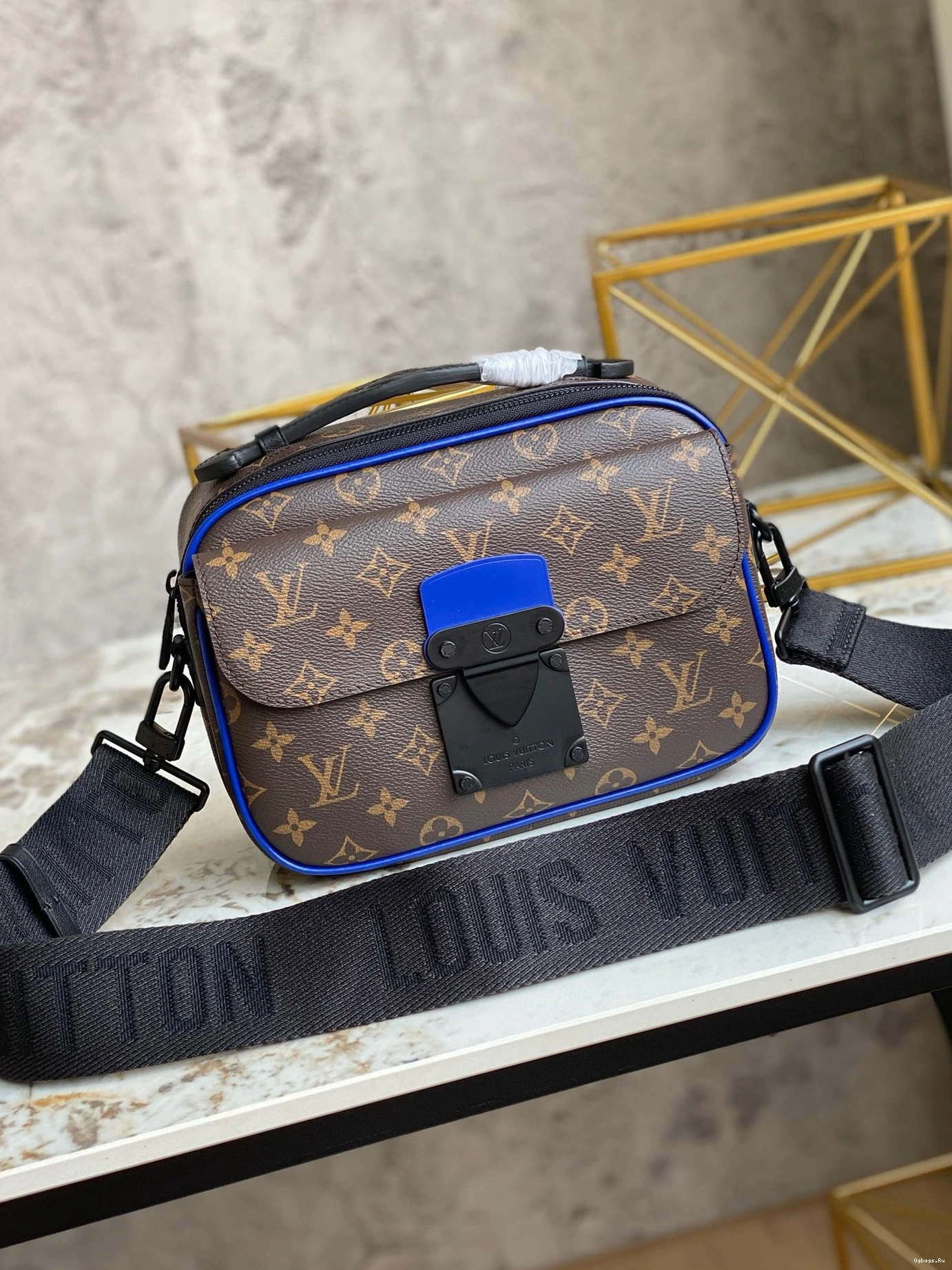 LOUIS S LOCK MESSENGER VUITTON 0801
